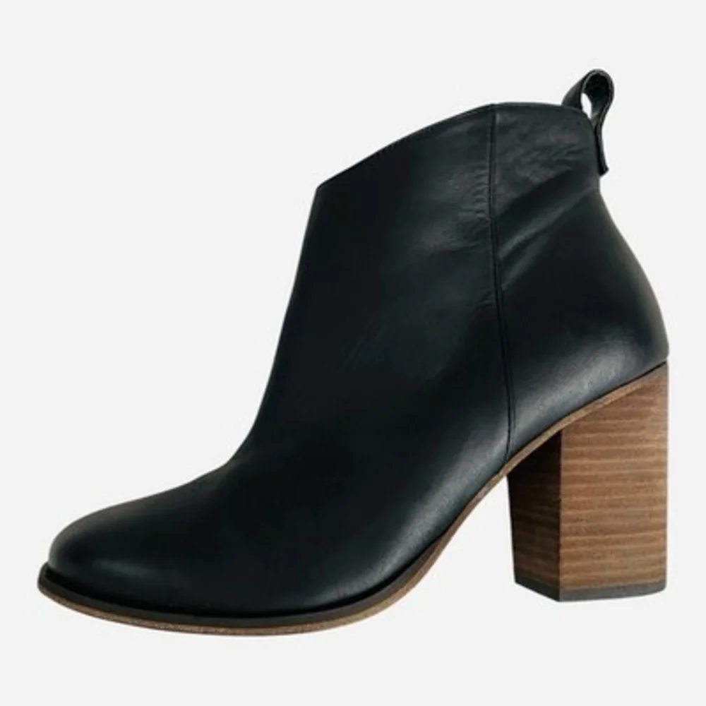 BP Nordstrom Lance Lea Black Leather Block Heel Ankle Bootie Women 8 Barely Worn